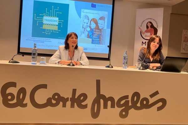 Foto-ponencia-Trucos-y-Consejos-para-educar-a-los-menores-en-el-uso-de-RRSS-10